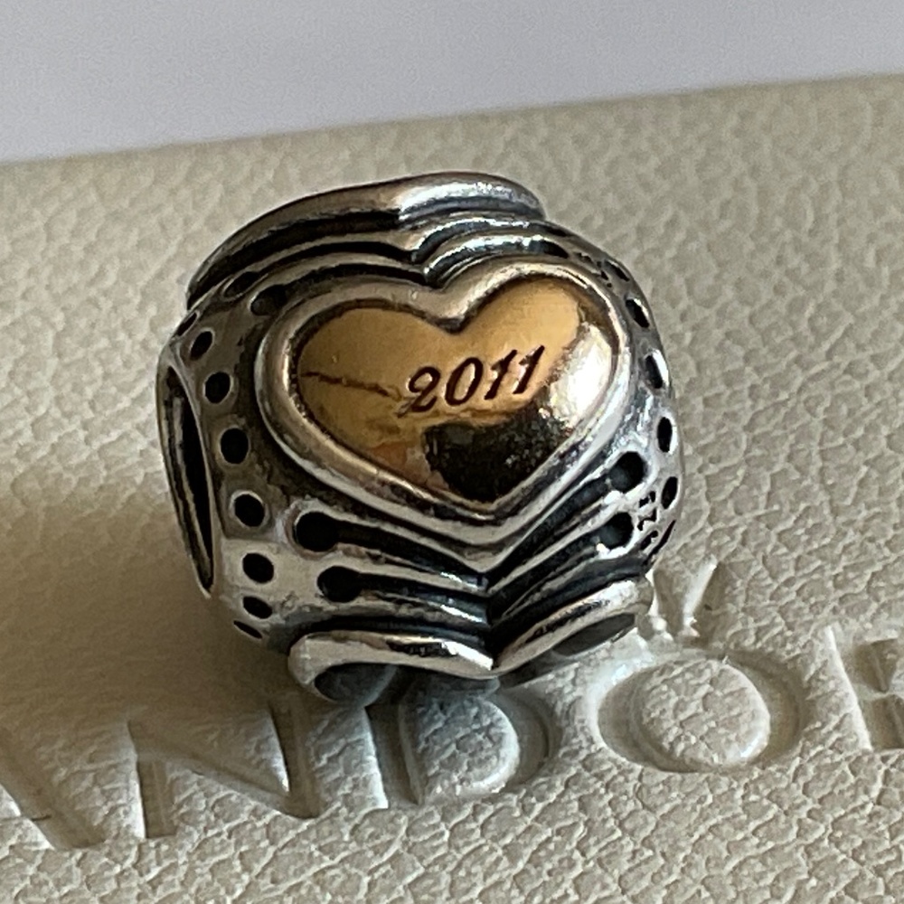 Pandora Limited Edition Black Friday charm with 14k gold and black hearts